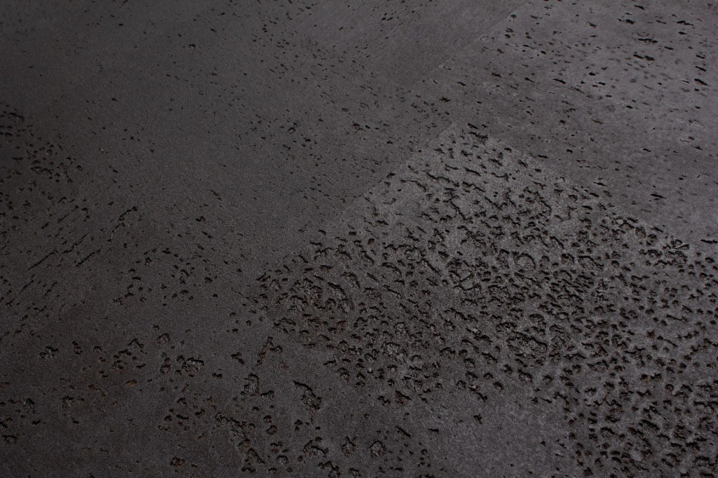 Sandstone black detail.webp